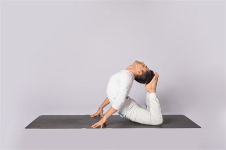 瑜伽体式——骆驼式